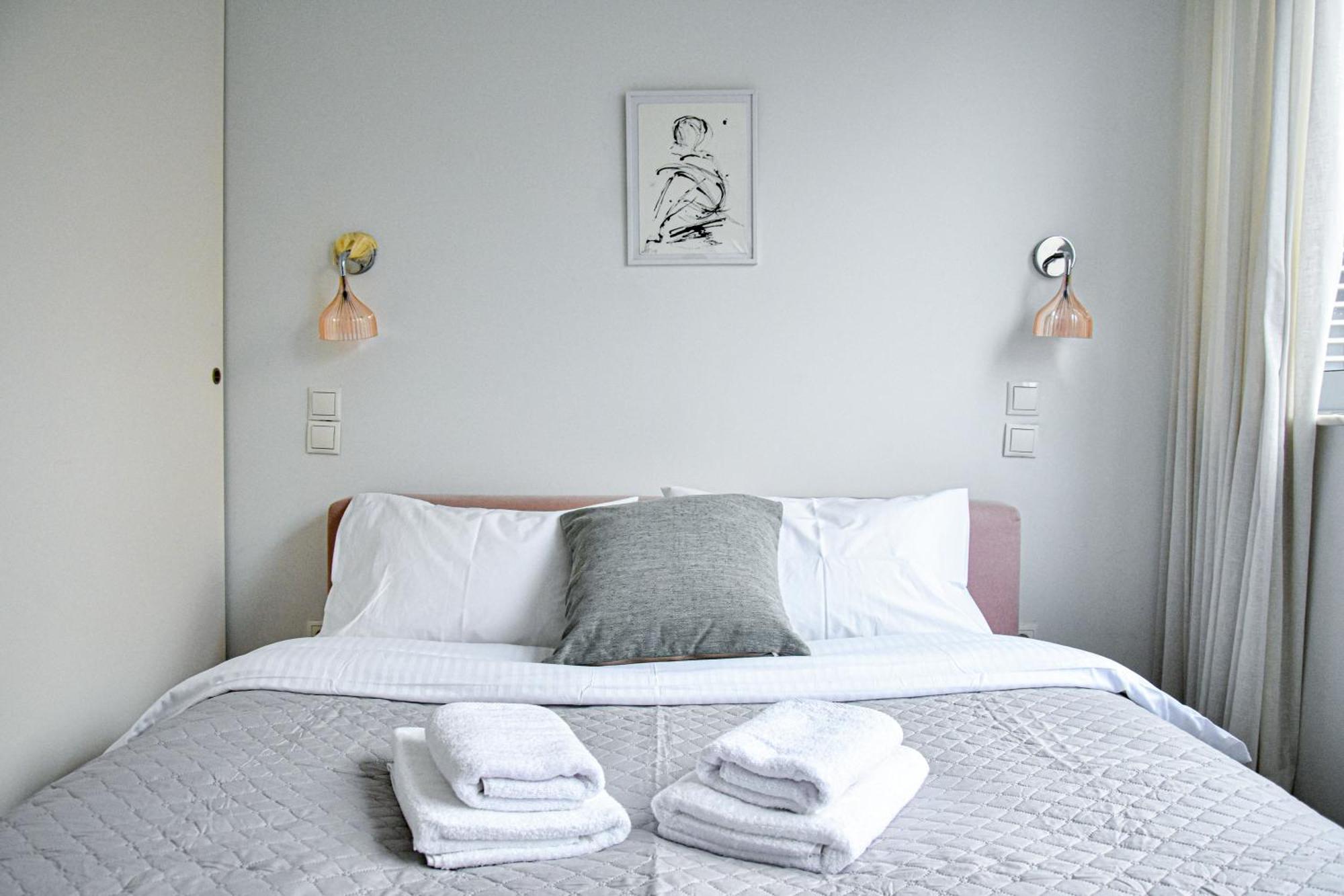 Monastiraki Panorama: Spacious Living Apartment